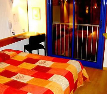 Otel Arcantis Le Voltaire Rennes